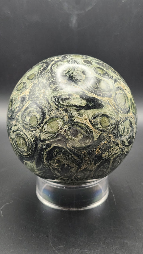Kambaba jasper sphere. 74.6mm, 2.93 inches, 1.5 pounds.