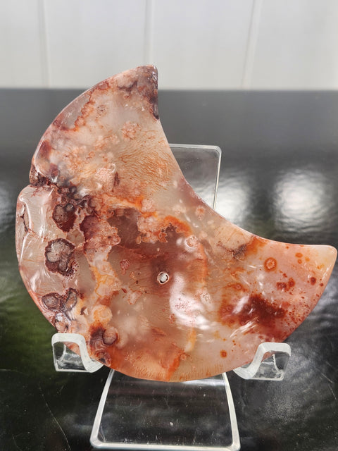 Agate moon! 4 ounces, 3.5 inches tall, 2.2 wide