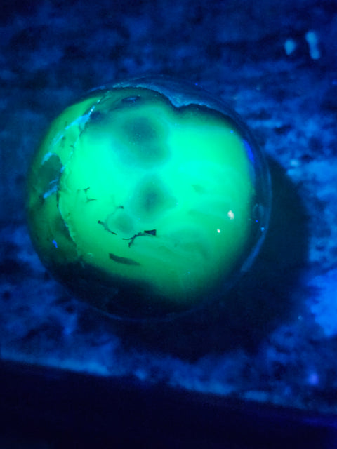 Volcanic agate sphere! Uv reactive 14.6 ounces, 68mm,2.68 inches
