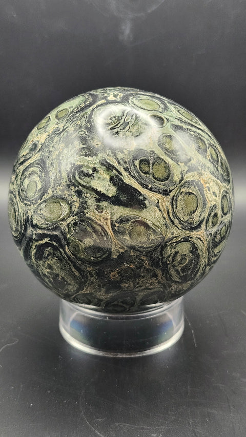 Kambaba jasper sphere. 74.6mm, 2.93 inches, 1.5 pounds.