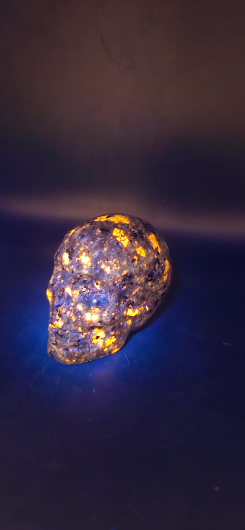 Flame stone " yooperlite" skull! 3 inches tall, 3 long, 14.7 ounces
