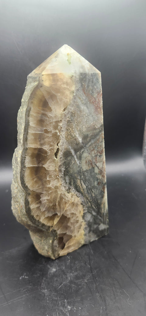 Druzy agate free form tower! 1.1 pounds, 5.45 inches