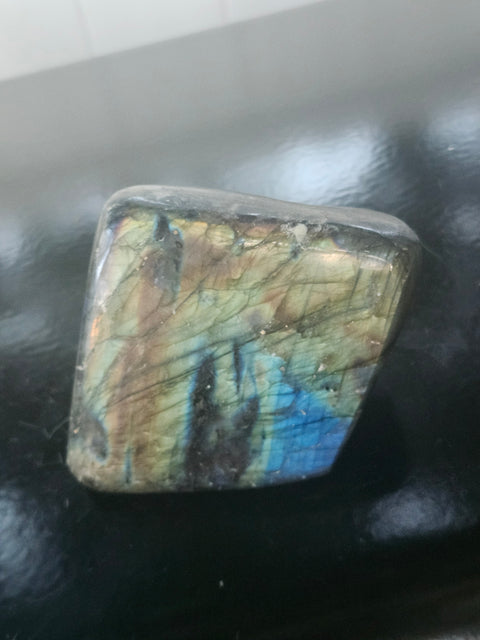Labradorite free form! 1.1 pounds, 3.5 inch's tall, 3.3 wide