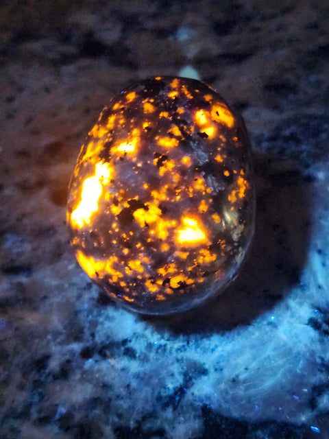 Mini flame stone skull! 5.8 ounces, 2.7 inches long, 2.1 tall