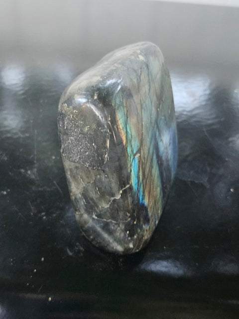 Labradorite free form! 1.1 pounds, 3.5 inch's tall, 3.3 wide