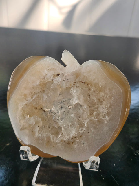 Druzy agate apple! 3.4 ounces, 2.7 inches wide, 2.6 tall