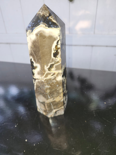 Volcanic agate tower! 1.9 pounds, 7 inches