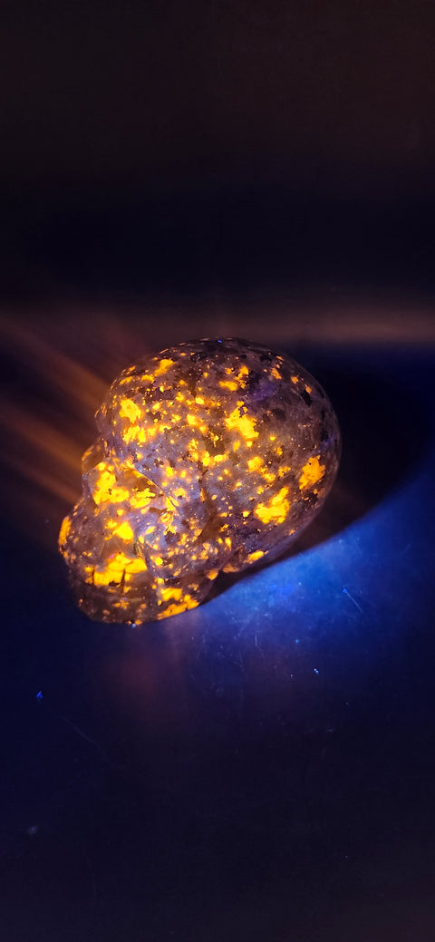 Flame stone "yooperlite" skull!! 3 inches tall, 3 long, 15 ounces