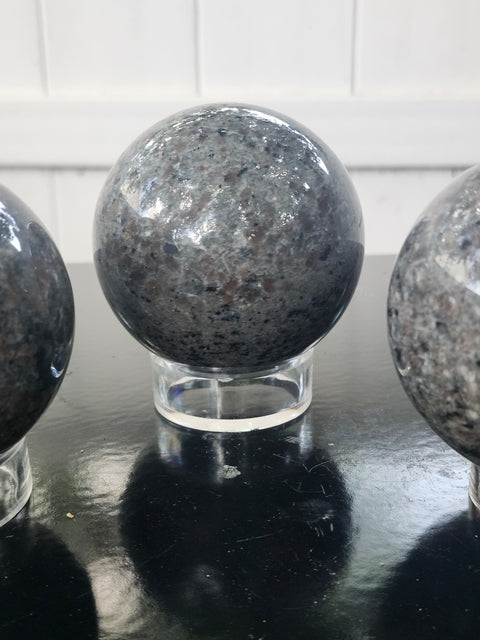 Flame stone sphere "yooperlite" 1 pound, 69.6mm, 2.74 inches