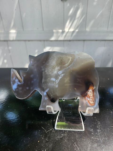 Druzy agate rhino! 8 ounces, 5 inches