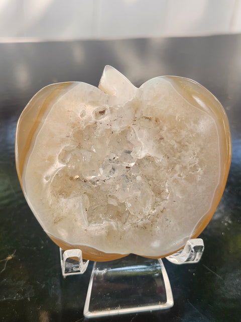 Druzy agate apple! 3.4 ounces, 2.7 inches wide, 2.6 tall