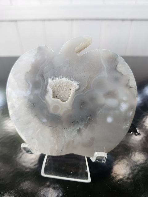 Druzy agate apple! 95.8mm wide, 91mm tall, 6.8 ounces