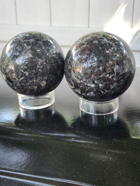 Flame stone sphere "yooperlite" 1.5 pounds, 75 mm, 2.9 inches