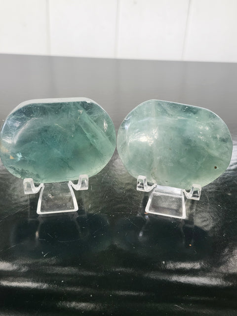 Green florite palm stone! 3.4 ounces, 2.5 inches wide, 1.8 tall