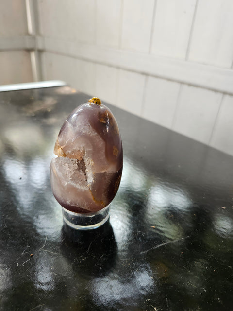 Druzy agate egg. 5.2 ounces, 2.75 inchs