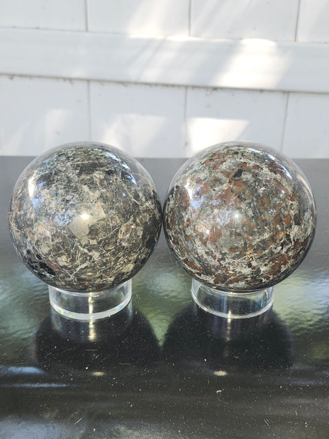 Flame stone sphere "yooperlite" 1.5 pounds, 75 mm, 2.9 inches