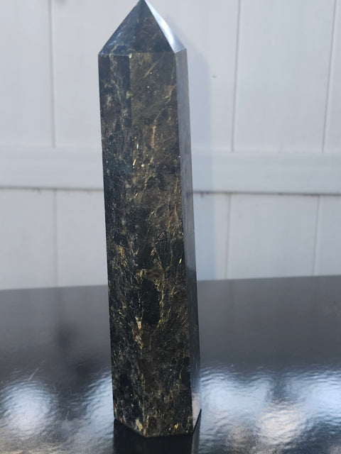 Large Afrvedsonite tower! 7.5 inches, 1.1 pounds