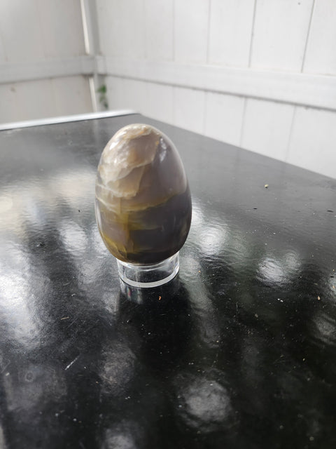 Druzy agate egg. 6 ounces, 2.75 inchs