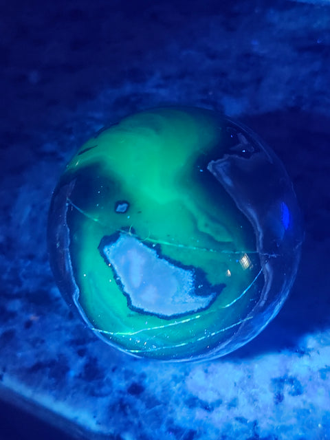 Volcanic agate sphere! Uv reactive 14.6 ounces, 68mm,2.68 inches