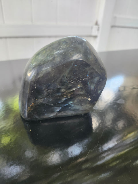Labradorite free form! 3.18 inchs tall, 3.48 inchs wide,1.1 pound