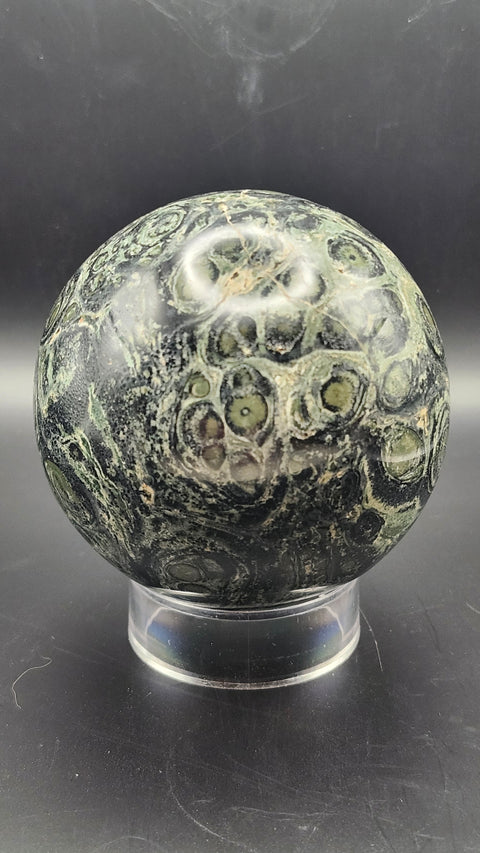 Kambaba jasper sphere. 74.6mm, 2.93 inches, 1.5 pounds.