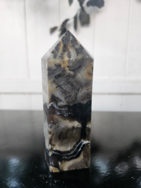 Volcanic agate tower! 1.1 pound 5.5 inches