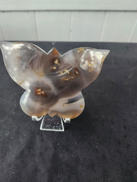 Agate butterfly 9 ounces, 4.5 inches wide, 3.5 inches tall