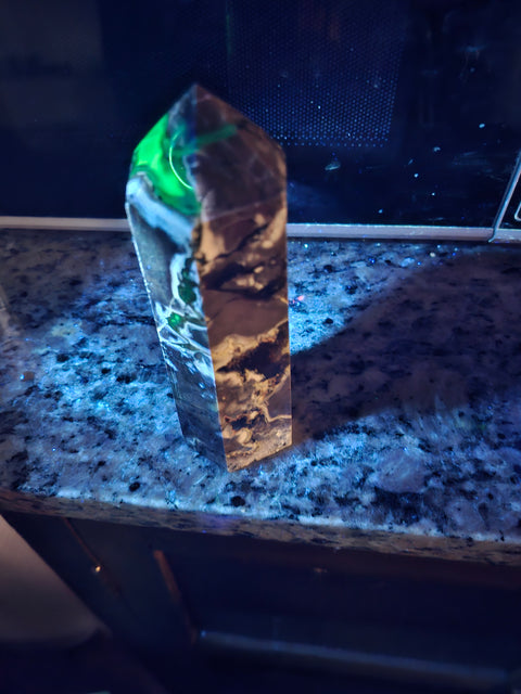 Volcanic agate tower! 1.9 pounds, 7 inches