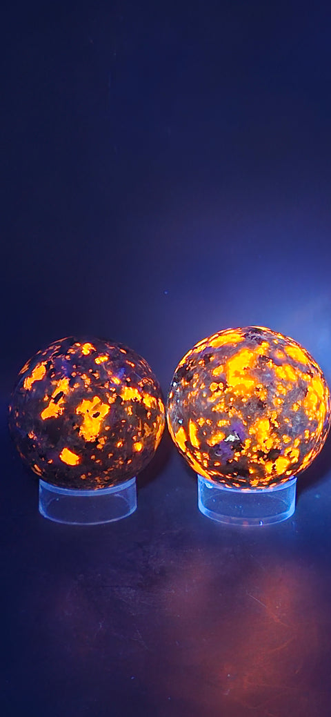 Flame stone sphere! 50.5mm, 1.9 inches, 6.2 ounces