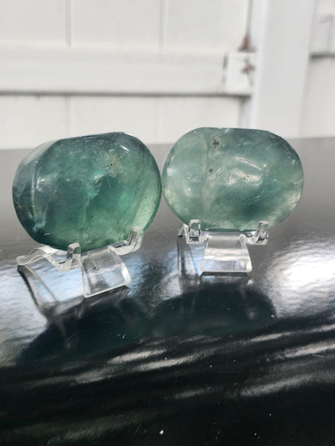 Green florite palm stone! 3.4 ounces, 2.5 inches wide, 1.8 tall