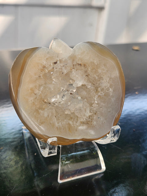 Druzy agate apple! 3.4 ounces, 2.7 inches wide, 2.6 tall