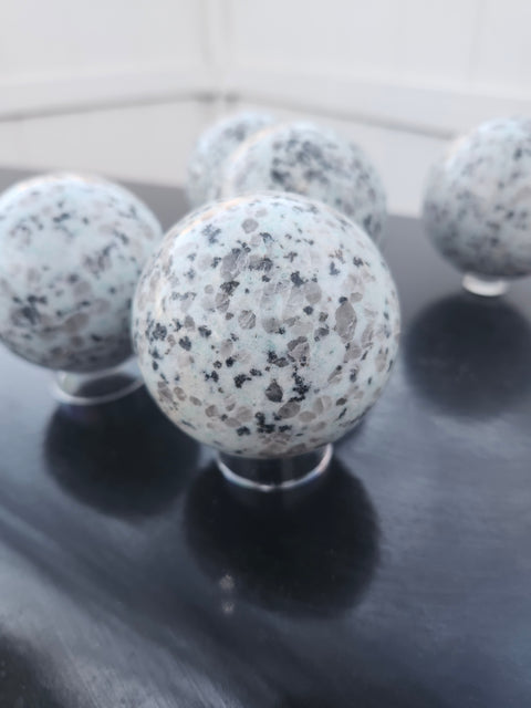 crystals spheres towers gemstones geodes skulls Amathyst rose quartz
