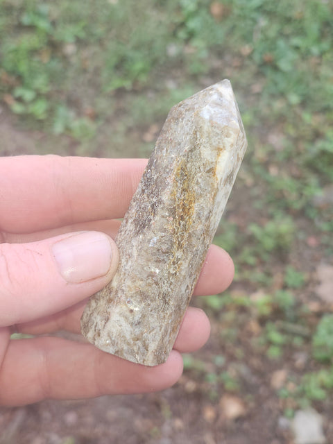 Ghost crystal tower with silver flash!! 3.6 ounces, 3.4 inches