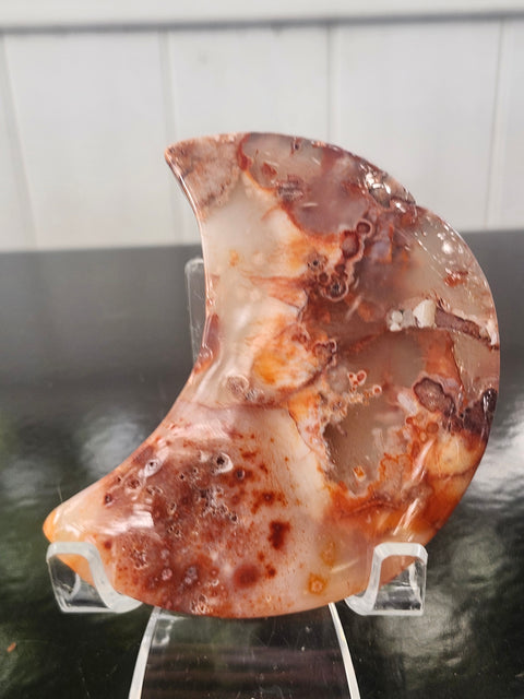 Agate moon! 4 ounces, 3.5 inches tall, 2.2 wide