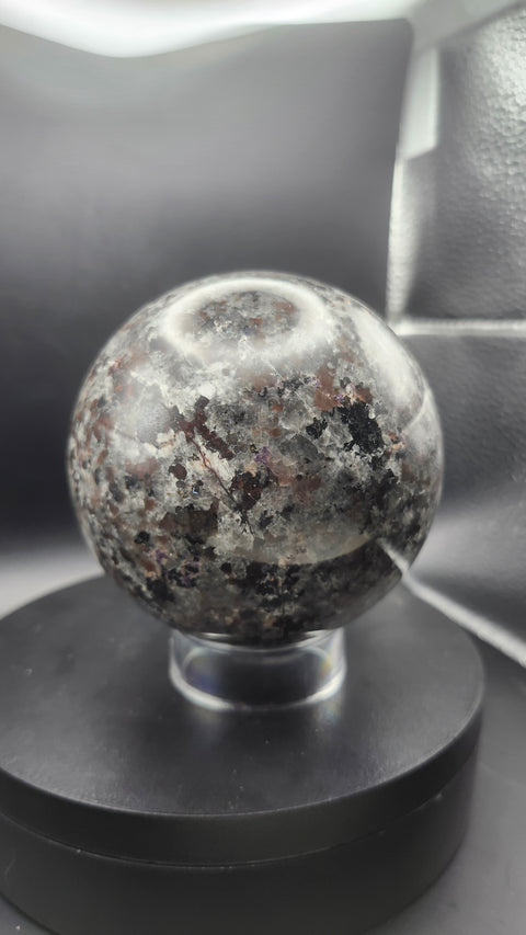 Flame stone sphere yooperlite 87mm, 3.4 inches, 2.1 pounds