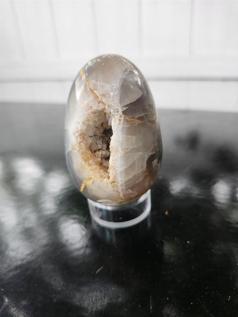 Druzy agate egg. 6 ounces, 2.75 inchs