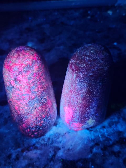 Ruby in kyanite free form!! 7 ounces, 2.7 inches!!