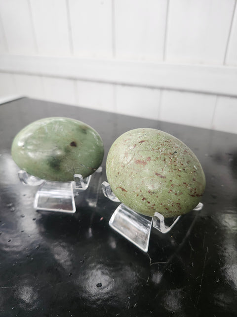 Olive opal palm stone! 4.2 ounces, 2.75 inches