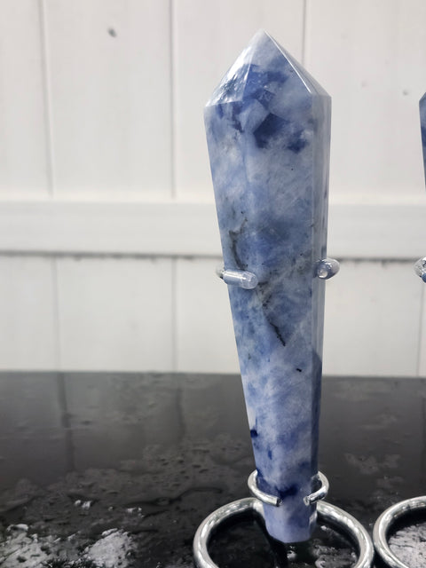 Sodalite scepter! Uv reactive! 7.7 ounces, 6.5 inches tall!