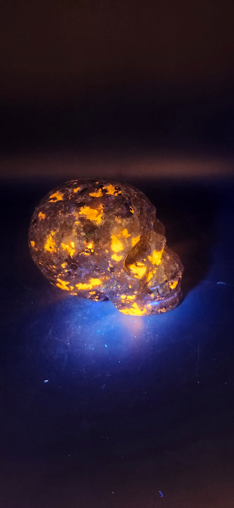 Flame stone "yooperlite" skull!! 3 inches tall, 3 long, 15 ounces