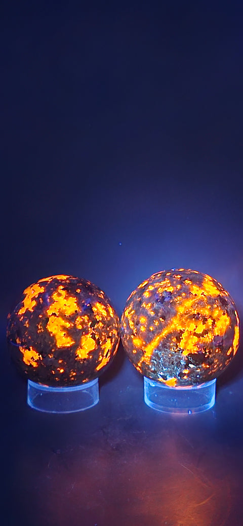 Flame stone sphere! 50.5mm, 1.9 inches, 6.2 ounces