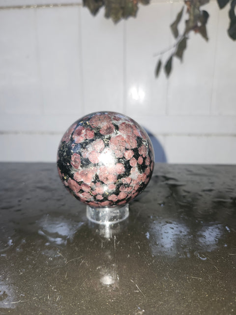 Garnet fireworks sphere! 1.4 pounds, 68.3mm, 2.69 inches