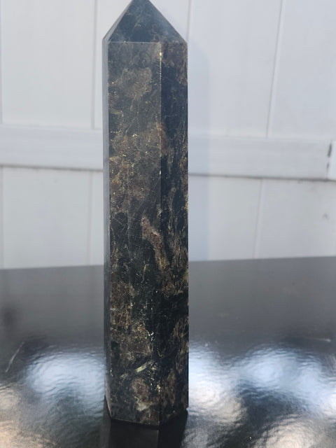 Large Afrvedsonite tower! 7.5 inches, 1.1 pounds