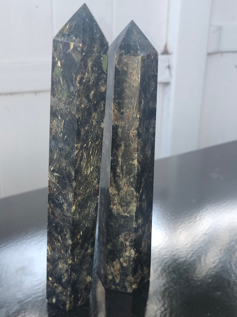 Large Afrvedsonite tower! 7.5 inches, 1.1 pounds