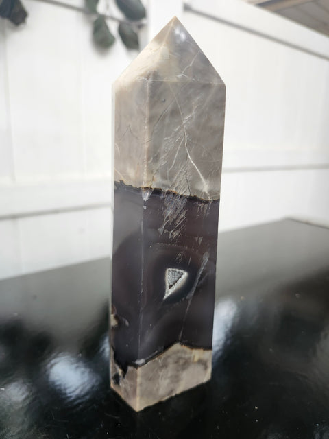 Volcanic agate tower! 1.4 pounds, 6.5 inches