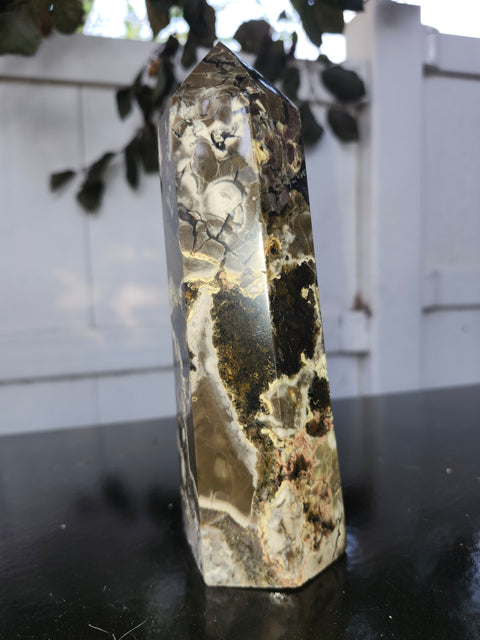 Volcanic agate tower! 1.9 pounds, 7 inches