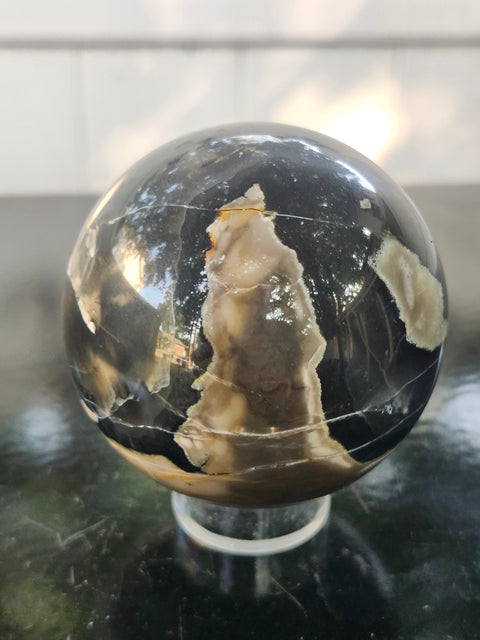 Volcanic agate sphere! Uv reactive 14.6 ounces, 68mm,2.68 inches