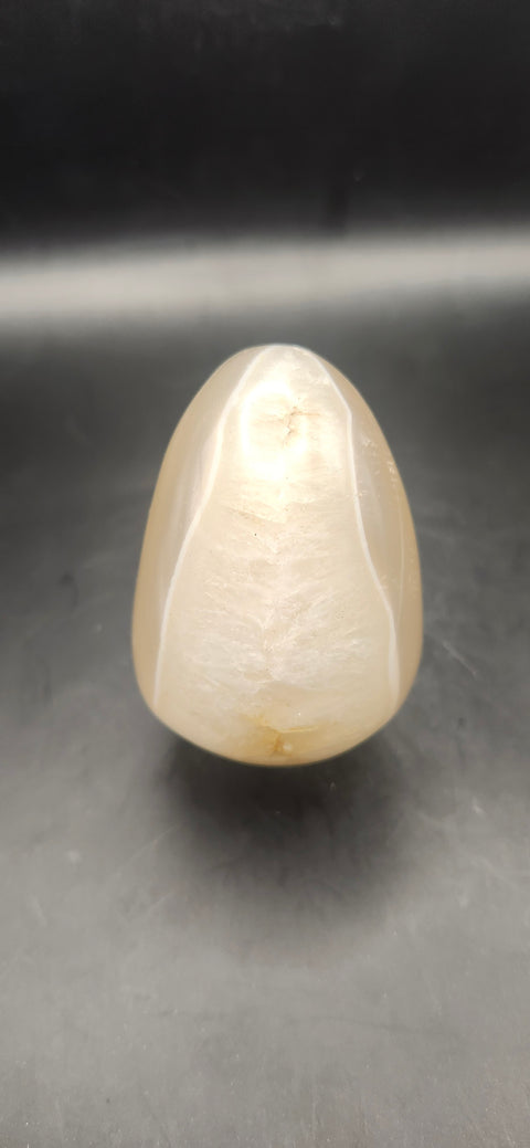 Quartz,agate egg! 5.8 ounces, 2.5 inches