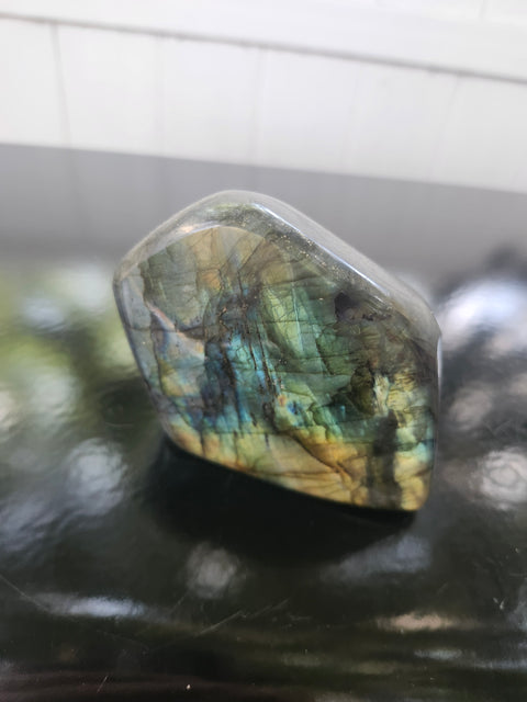 Labradorite free form! 3.18 inchs tall, 3.48 inchs wide,1.1 pound