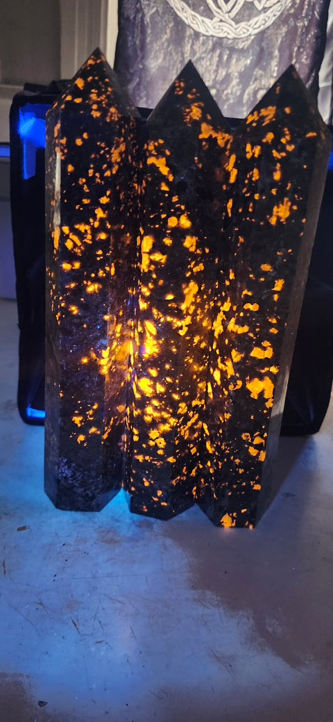 Jumbo flame stone " yooperlite" tower! 10.5 inches, 2.7 pounds